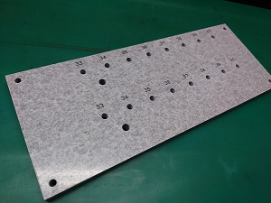 TCボードの彫刻と墨入れ|中央電機製作所